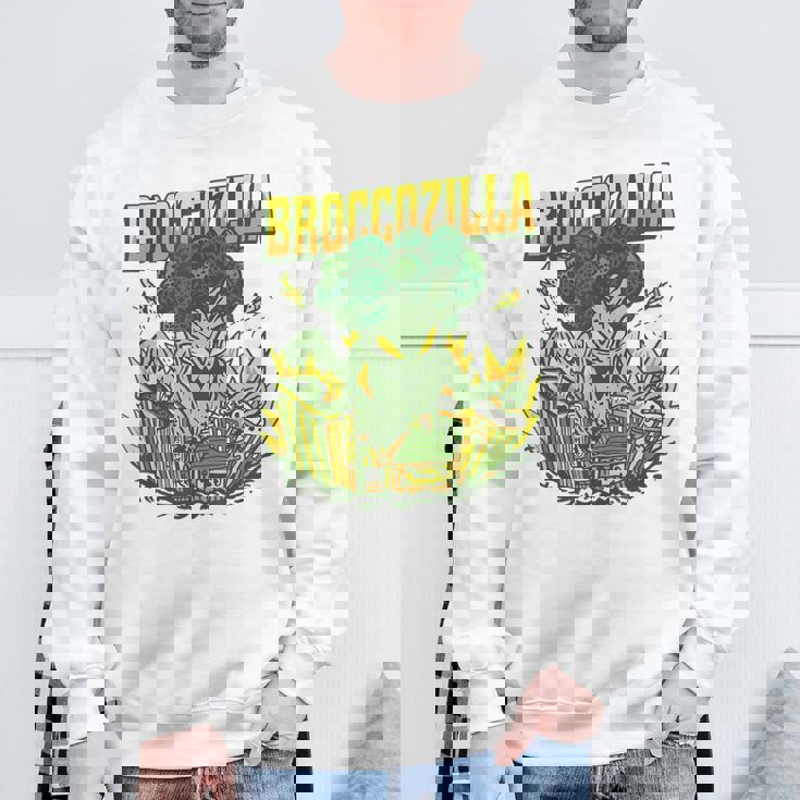 都市を攻撃する巨大なブロッコリーモンスター面白いブロッコリー スウェットシャツ 高齢者への贈り物