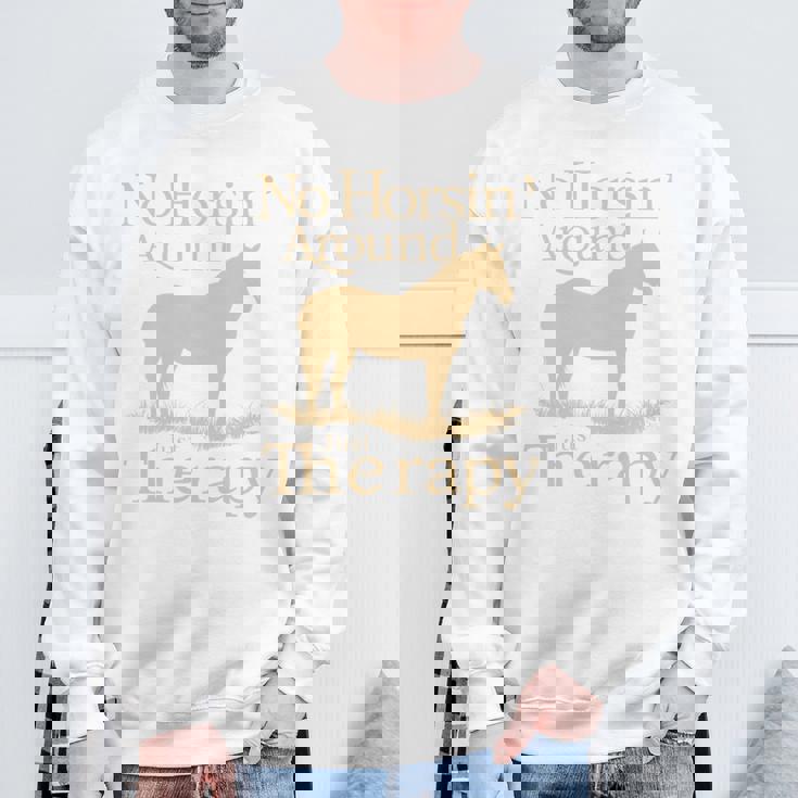 面白い 治療的 乗馬 馬 補助療法 ヒーリング 長袖tシャツ スウェットシャツ 高齢者への贈り物