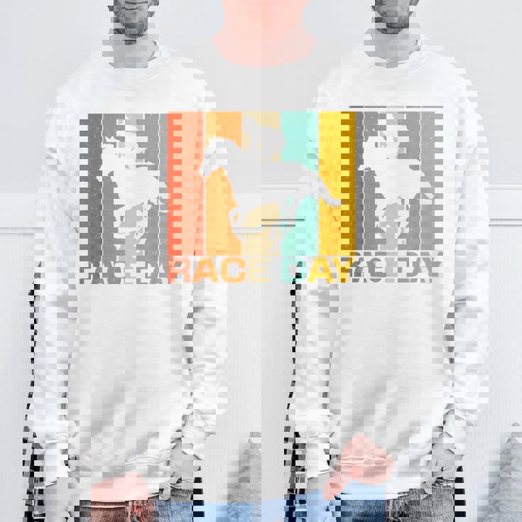 面白い 競馬 ビンテージ レースデー Ky ダービー 馬 ジョッキー スウェットシャツ 高齢者への贈り物