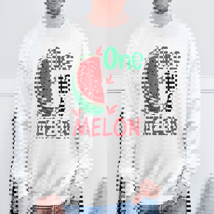 面白いスイカ ハワイのビーチでの休暇 メロンの中のかわいいもの スウェットシャツ 高齢者への贈り物