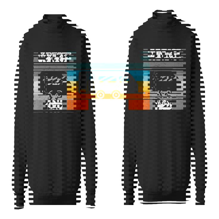 1953 年生まれのキャンピングカー バースデーキャラバン スウェットシャツ