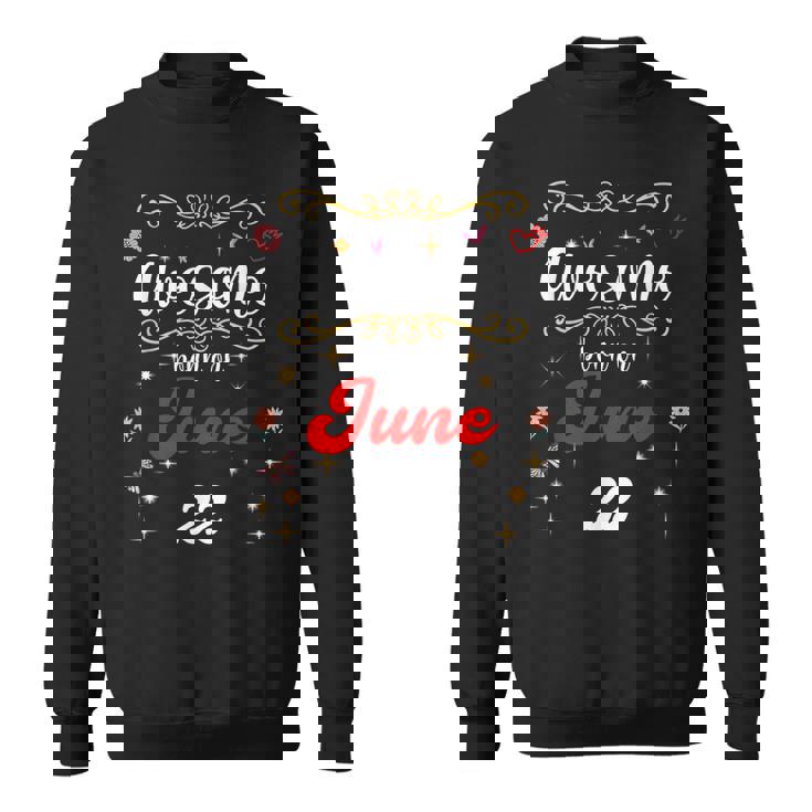 6月22日の誕生日に生まれた素晴らしい花と蝶。 スウェットシャツ
