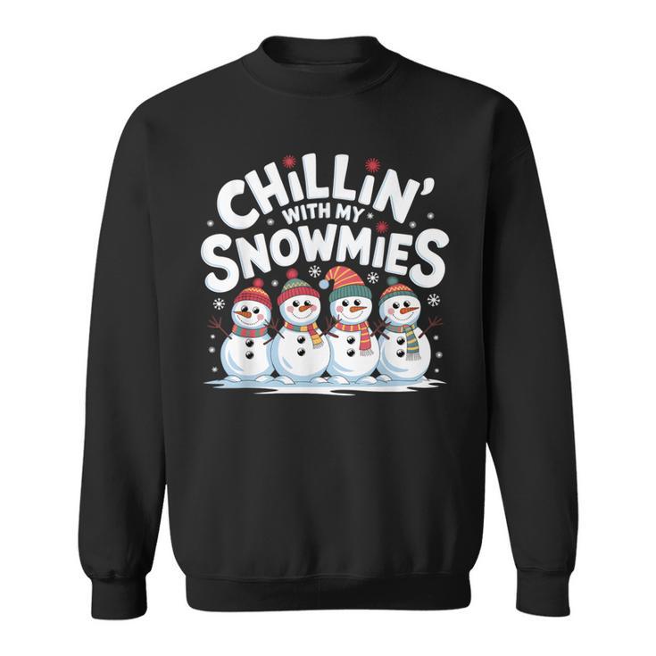 Chilling With Mynowmies 冬の雪だるまファミリーデザイン スウェットシャツ