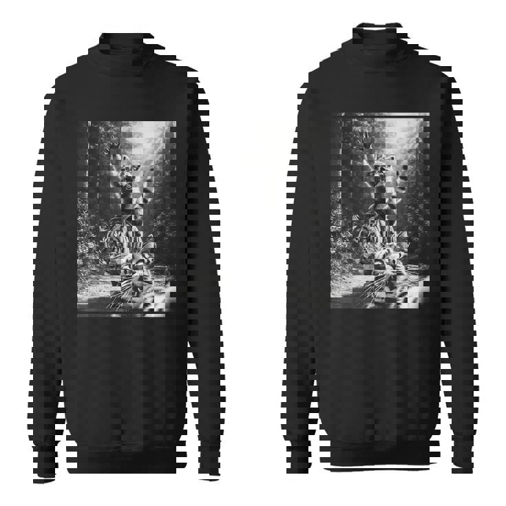 おもしろいアライグマ乗馬トラ驚いた怖い猫の自撮り。 スウェットシャツ