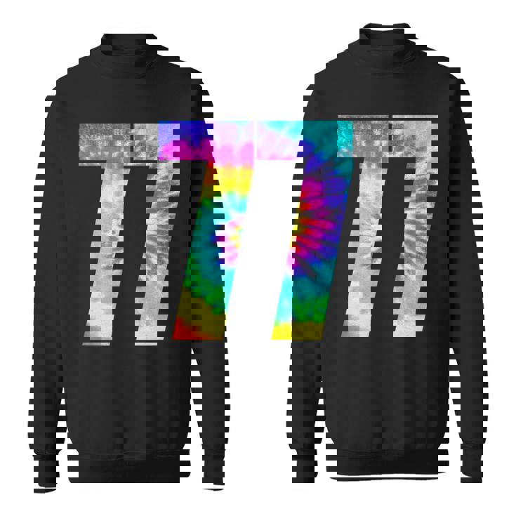 カラフルな絞り染め 77歳の誕生日または77番のチームイベント スウェットシャツ