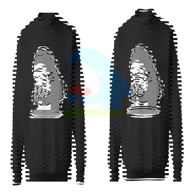 カード遊びをするサメ スウェットシャツ