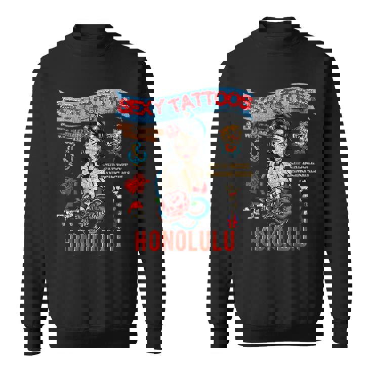 セーラー向けのタトゥーとセクシーガール。 スウェットシャツ