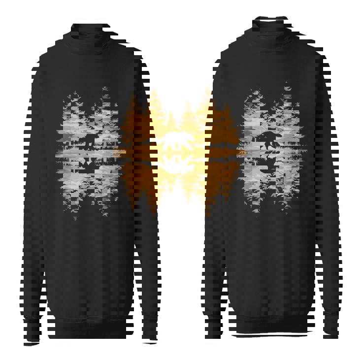 夕暮れのクマと森 自然愛好家 スウェットシャツ
