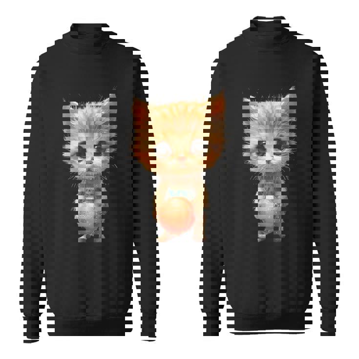 子猫、茶トラ、かわいい、おもしろい、癒し、ビーチ、ボール、砂浜、夏、海、ビーチボール、可愛い スウェットシャツ