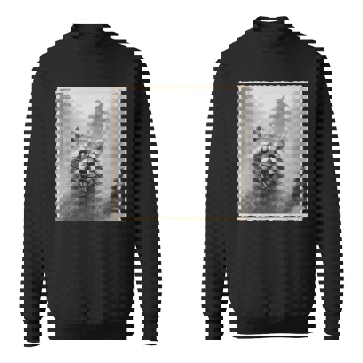 怖いアライグマのセルフィーとビッグフット&面白いサスカッチ。 スウェットシャツ