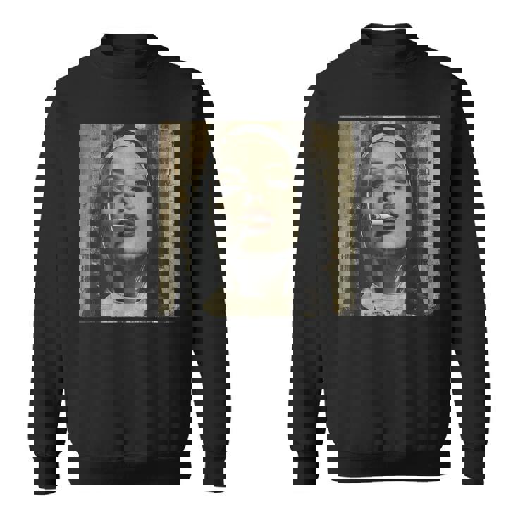 熱い尼僧がタバコを吸う、反抗的な尼僧 スウェットシャツ