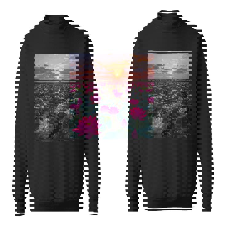 蓮の花畑 美しい夕日のグラフィック スウェットシャツ