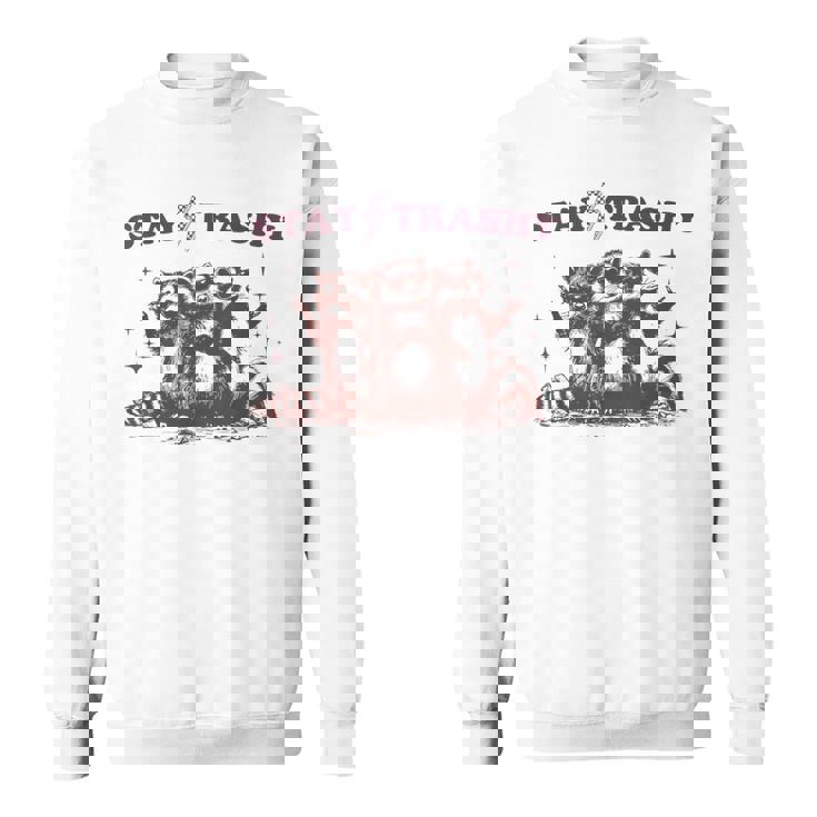 Stay Trashy Raccoon Opossum スウェットシャツ