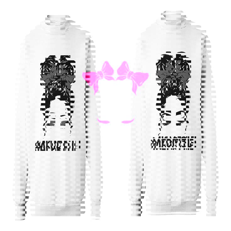 メイクアップアーティスト 美容師 美容師 顔 乱雑なお団子 スウェットシャツ