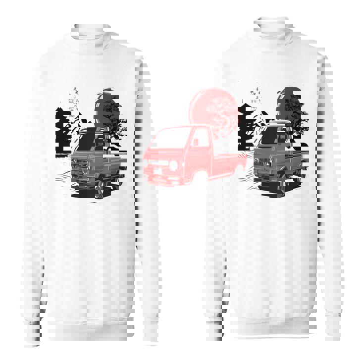 レトロな赤いミニトラックと日本の夕日。 長袖tシャツ スウェットシャツ