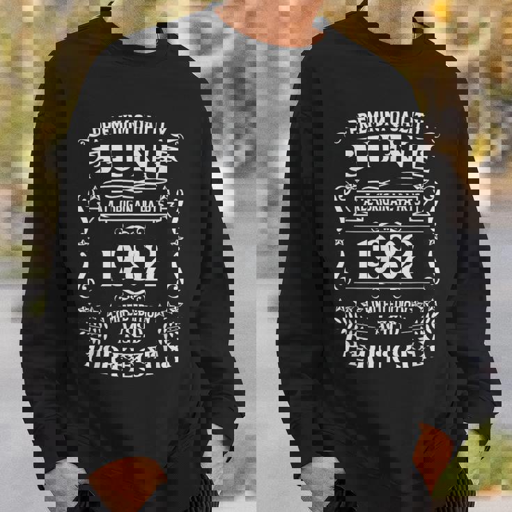 1982年6月に誕生した43歳の誕生日レジェンド。 スウェットシャツ 彼への贈り物