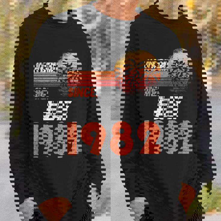 1982年7月から素晴らしい。男女の誕生日。 スウェットシャツ 彼への贈り物