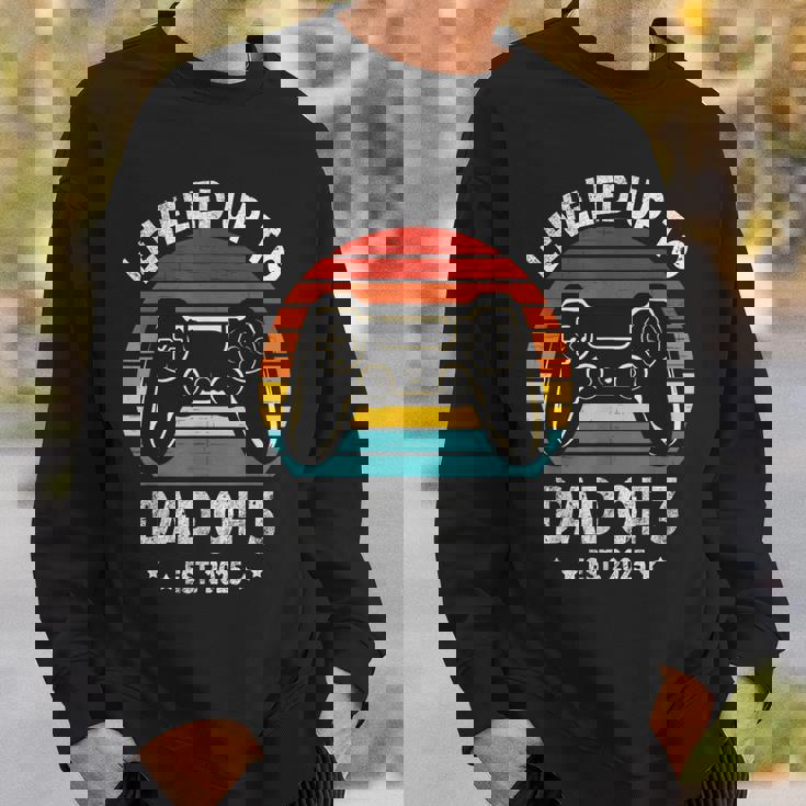 3人のお父さんにレベルアップ 再び3人のパパ 2025 父の日 スウェットシャツ 彼への贈り物