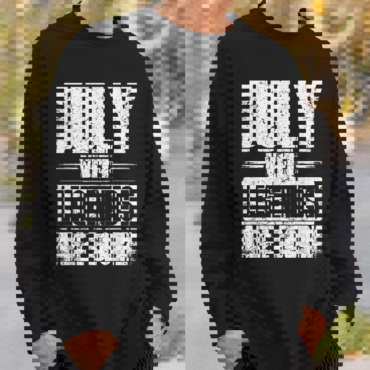 7月 伝説が生まれるとき 誕生月デザイン スウェットシャツ 彼への贈り物