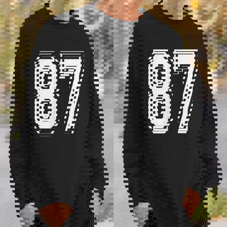 87番の前面と背面にホワイトのプリント。 スウェットシャツ 彼への贈り物