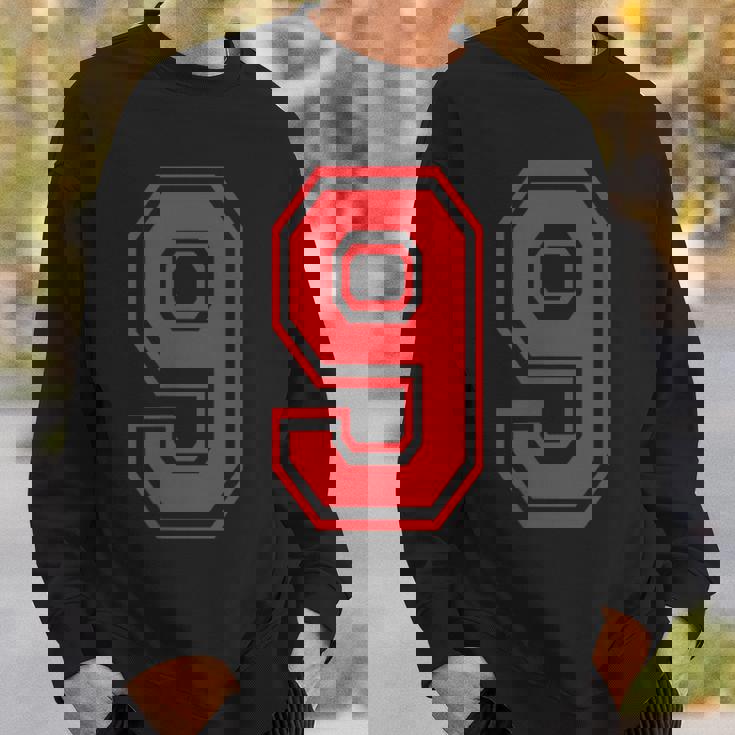 9番のスポーツスタイル。赤。 スウェットシャツ 彼への贈り物