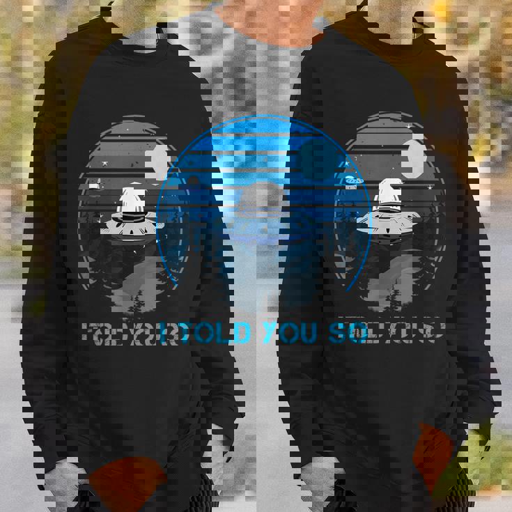 Alien Invasion In The Dark Ufo I Told Youo スウェットシャツ 彼への贈り物