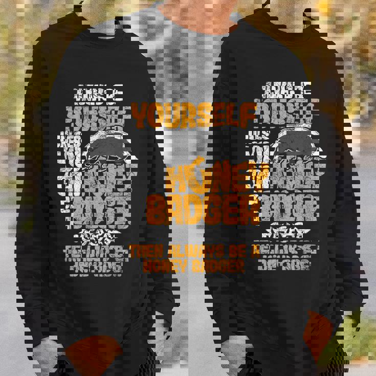 Always Be Yourself Unless You Can Be A Honey Badger シャツ スウェットシャツ 彼への贈り物