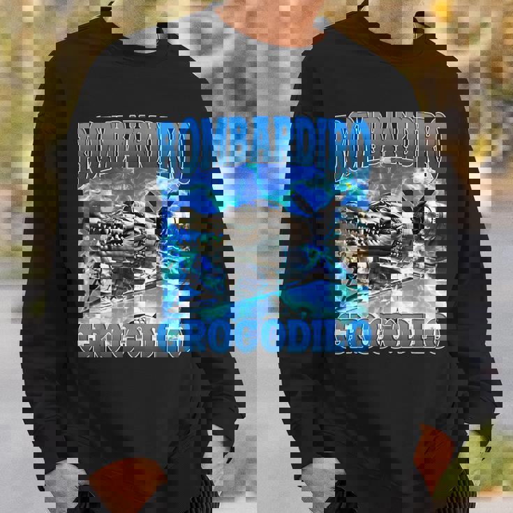 Bombardiro Crocodilo 面白い イタリアン ブレイン ミーム ブーツレッグ スウェットシャツ 彼への贈り物