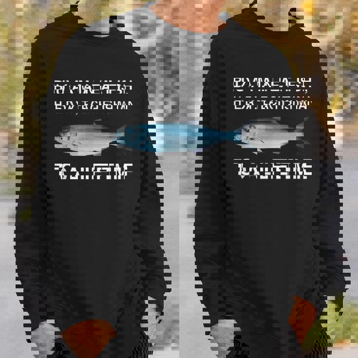 Buy A Man Eat Fish He Day Teaching Fish Man To A Lifetime スウェットシャツ 彼への贈り物