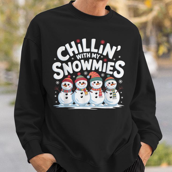 Chilling With Mynowmies 冬の雪だるまファミリーデザイン スウェットシャツ 彼への贈り物