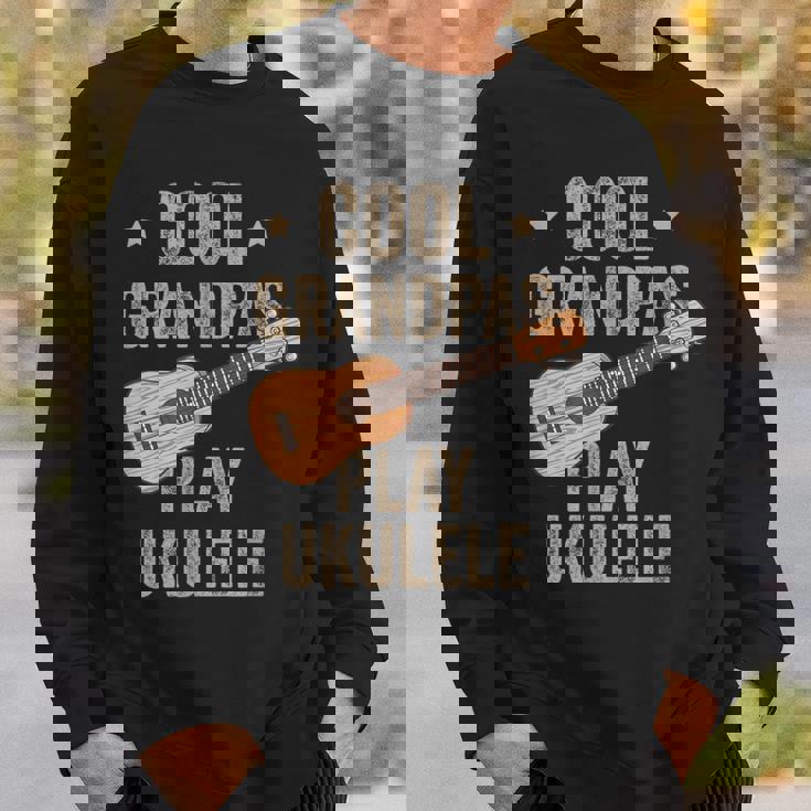 Cool Grandpas Play ウクレレ ウクレレ ミュージックギター スウェットシャツ 彼への贈り物