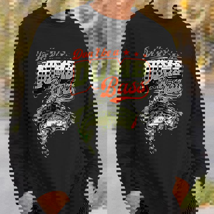 Don't Be A Dumb Bass 面白いバス釣りジョーク スウェットシャツ 彼への贈り物