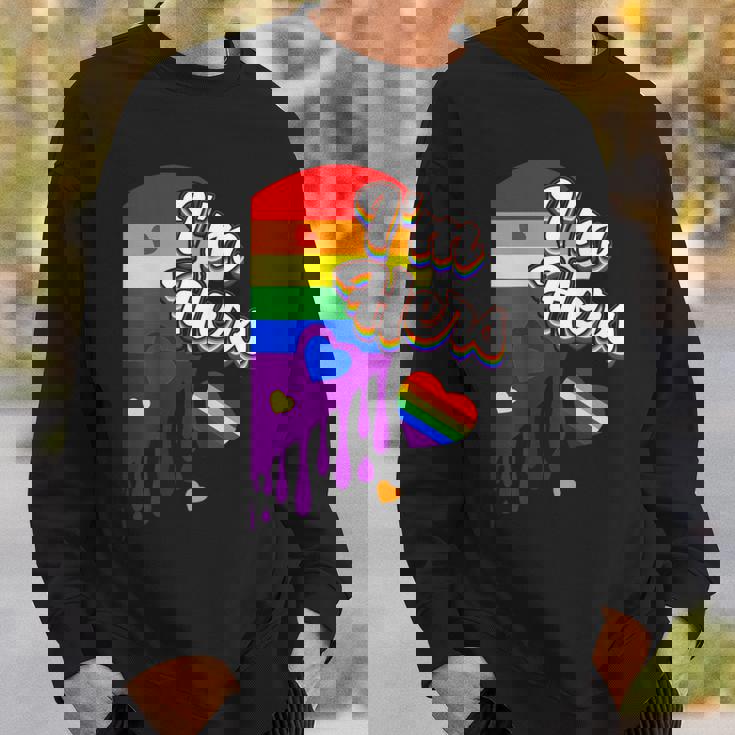 I'm Hers &He's Mine 虹のハート Lgbtq プライド デザイン スウェットシャツ 彼への贈り物