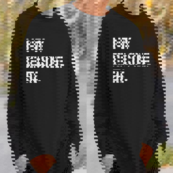 In My Delusional Era 面白い大人のユーモアの言葉 長袖tシャツ スウェットシャツ 彼への贈り物