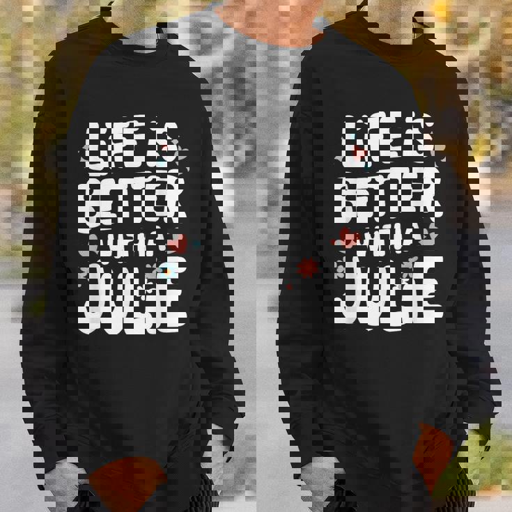 Life Is Better With A Julie 面白い名前 Julie スウェットシャツ 彼への贈り物