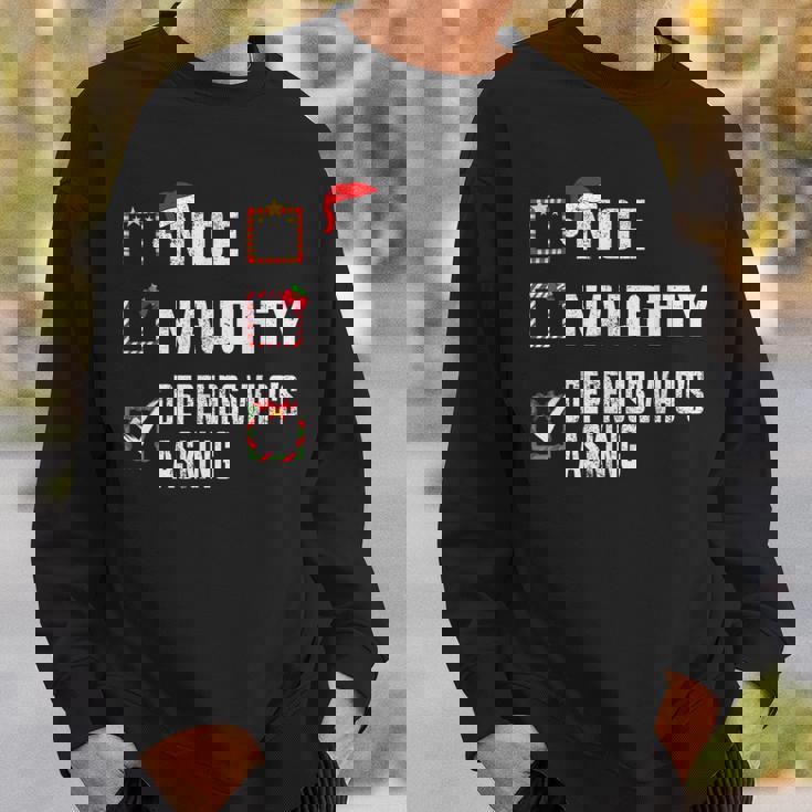 Nice Naughty Depends Who's Asking クリスマスリスト サンタ クリスマス スウェットシャツ 彼への贈り物