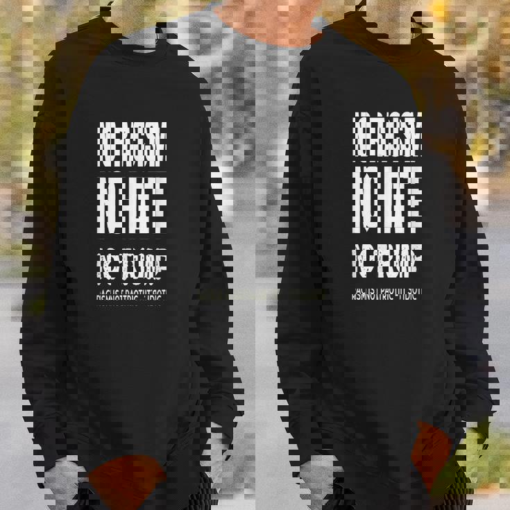 No Racism-No Hate Trump Racism Is Idiotic スウェットシャツ 彼への贈り物