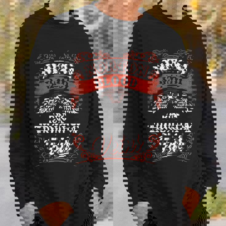 Norton Blood Run Through Myeins Family Christmas スウェットシャツ 彼への贈り物