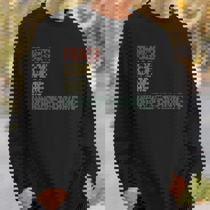 Peace Love And Understanding シャツ インスピレーションを与える引用 レトロ スウェットシャツ 彼への贈り物