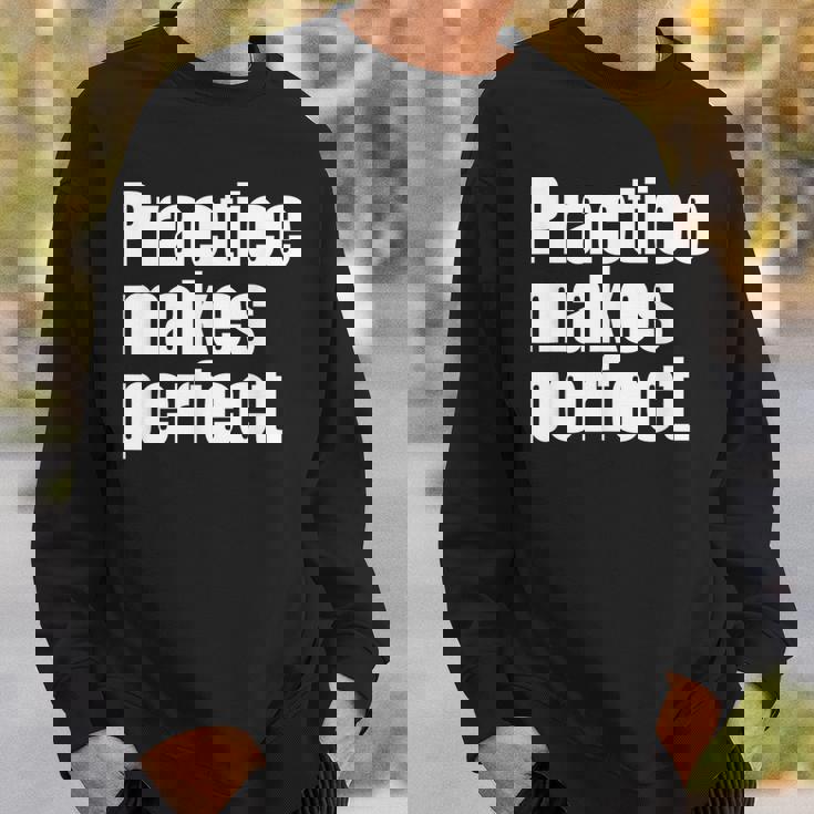 Practice Makes Perfect 継続は力なり 英語 文字入り 格言 黒 他カラー メンズ レディース スウェットシャツ 彼への贈り物