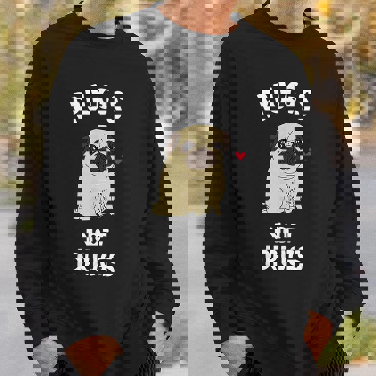 Pugs Not Drugs 犬好きのtシャツペットへの面白いプレゼント スウェットシャツ 彼への贈り物