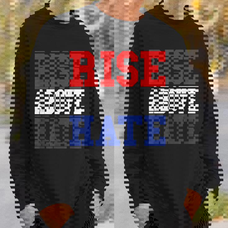 Rise Above Hate Red And Blue America スウェットシャツ 彼への贈り物