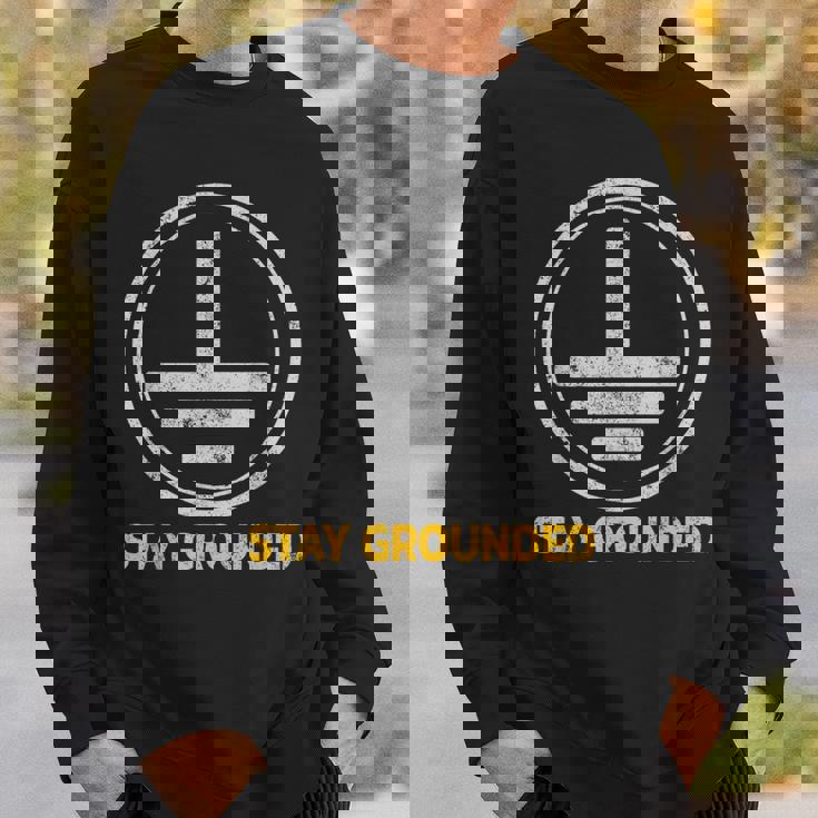 Stay Grounded面白い電気工学メカニック スウェットシャツ 彼への贈り物