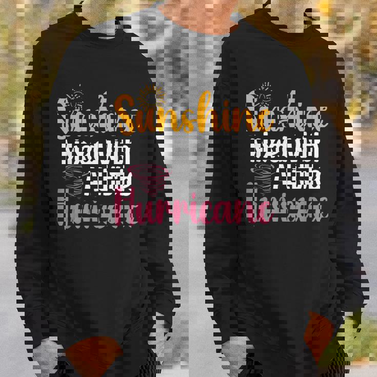 Sunshine Mix With A Little Hurricane 面白い皮肉な引用 スウェットシャツ 彼への贈り物