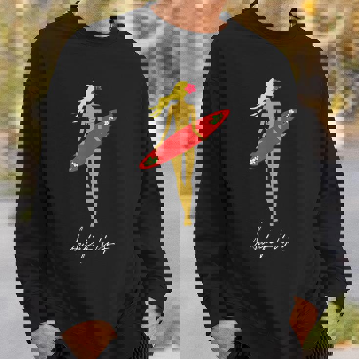 Surfs Up トロピカルブロンドサーファーガール スウェットシャツ 彼への贈り物