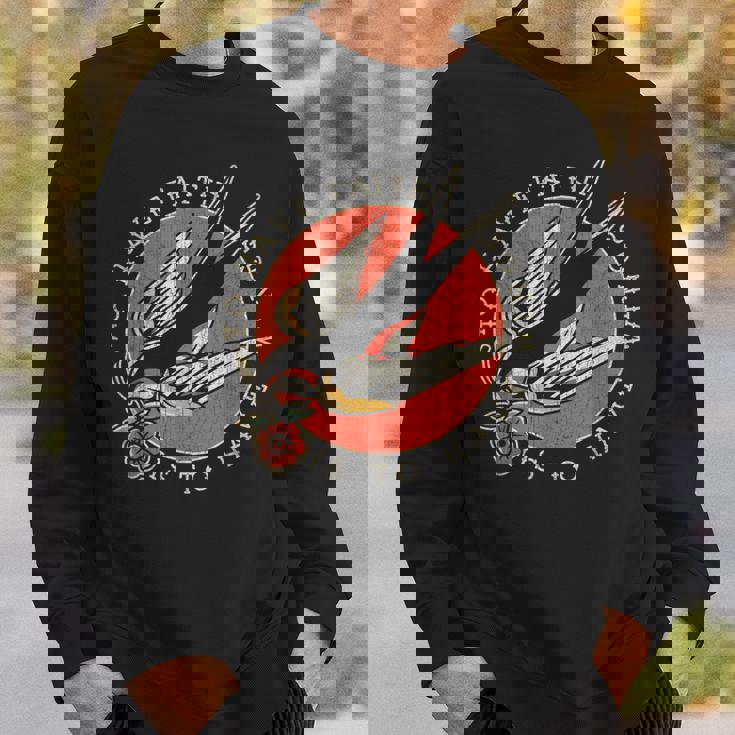 To Have Faith Is To Have Wings Oldchoolwallow Tattooスワロータトゥー スウェットシャツ 彼への贈り物