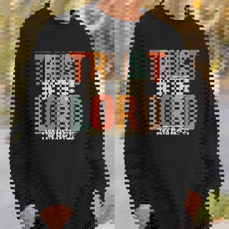 Trust In The Lord 箴言 3 スウェットシャツ 彼への贈り物