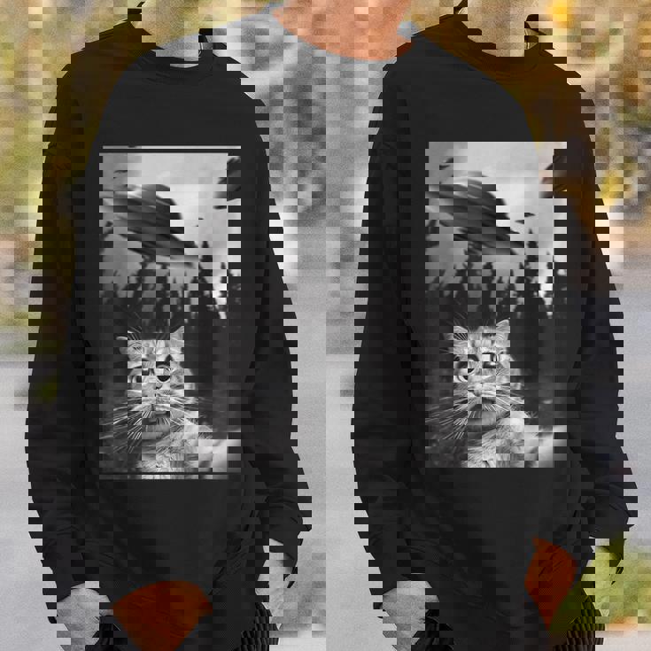 Ufo と面白い猫のセルフィー スウェットシャツ 彼への贈り物