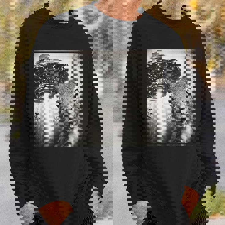 Ufoとリス自撮り面白いリス愛好家 スウェットシャツ 彼への贈り物