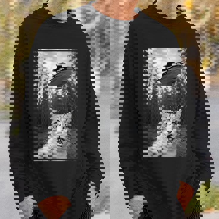 Ufoエイリアンと面白い猫の自撮り。 スウェットシャツ 彼への贈り物